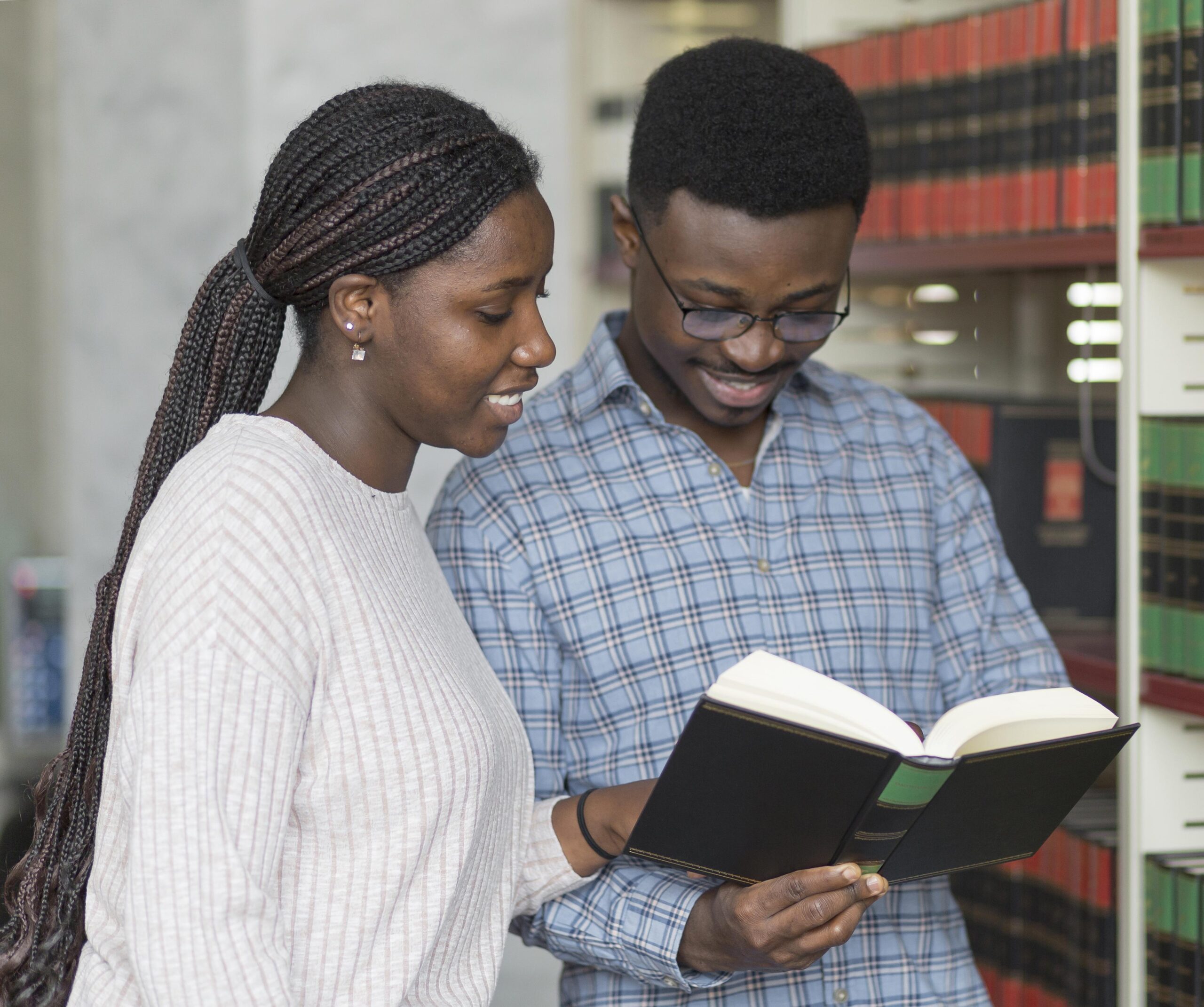 medium shot students reading together